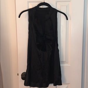 sleeveless Razorback shirt